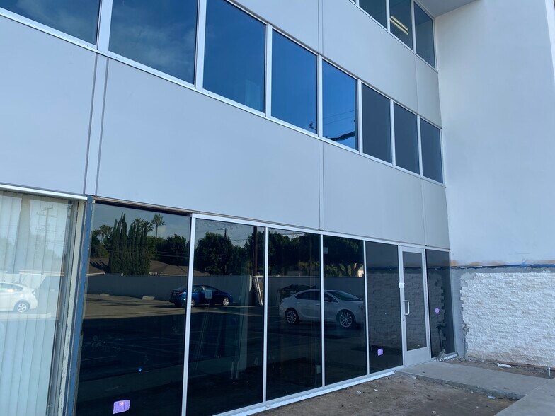 More Photos Of 1833 E 17th St, Santa Ana Office For Lease