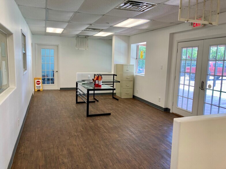 More Photos Of 5312 Elm St, Houston Office For Lease