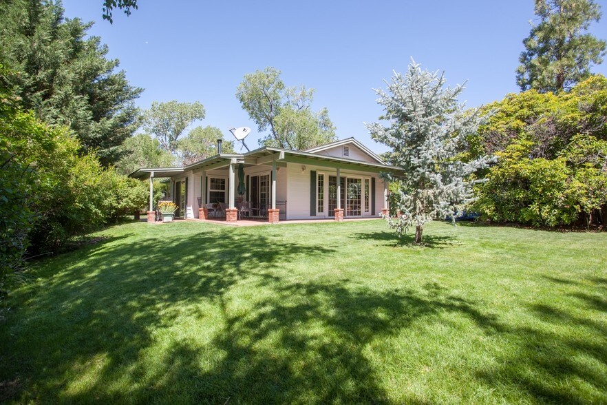 More Photos Of 376 W Yaney St, Bishop Hotel For Sale