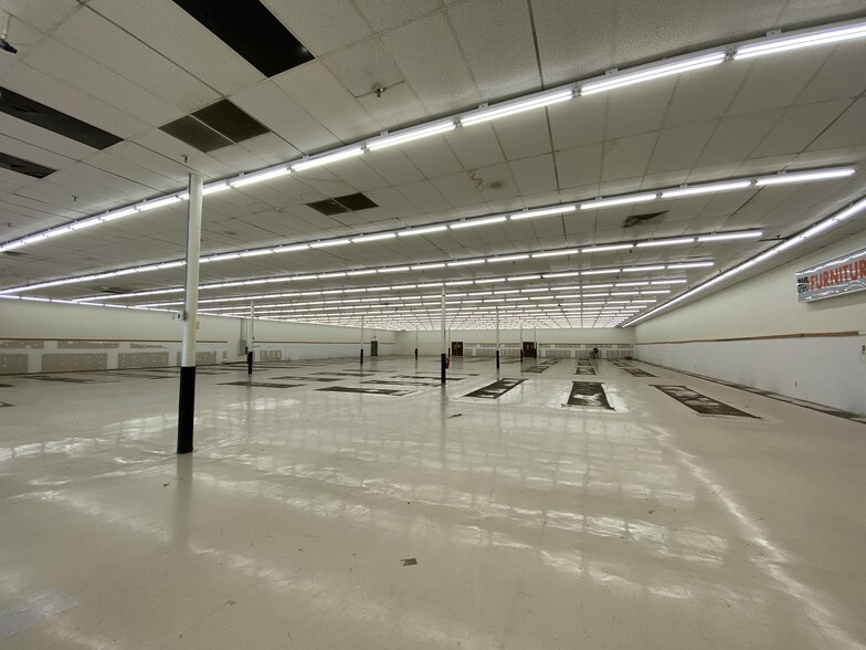 More Photos Of 1731-1785 N Roberts Ave, Lumberton Unknown For Lease