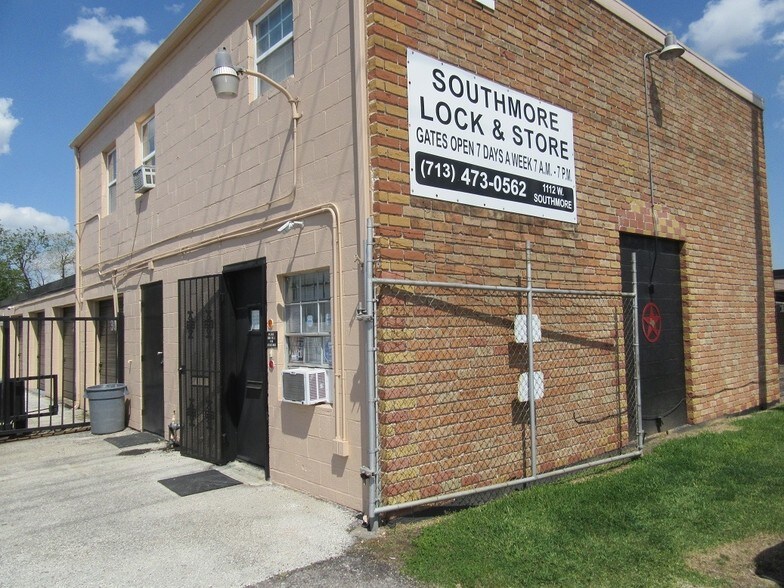 Primary Photo Of 1112 W Southmore Ave, Pasadena Specialty For Sale