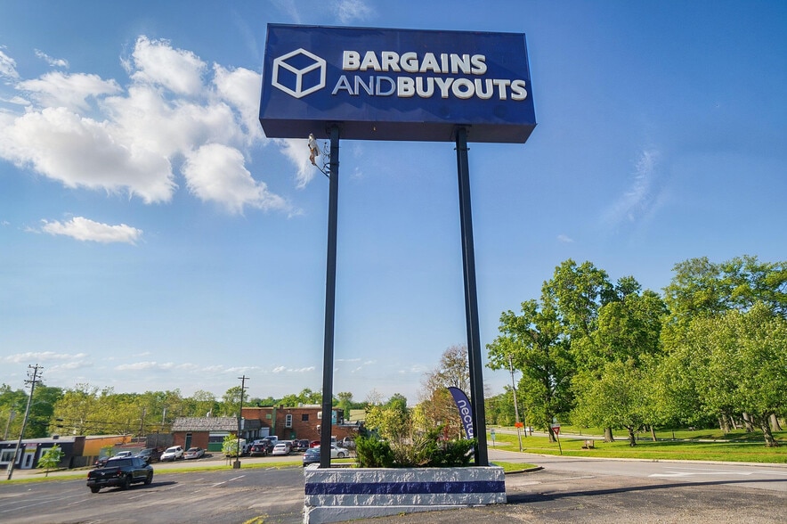 More Photos Of 50 Eswin St, Cincinnati Freestanding For Sale