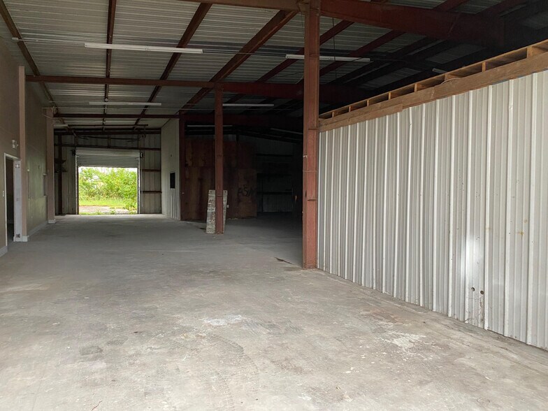 More Photos Of 1310 N ML King Jr Pky, Beaumont Light Manufacturing For Sale