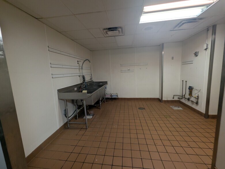 More Photos Of 816 E Front St, Traverse City Fast Food For Lease