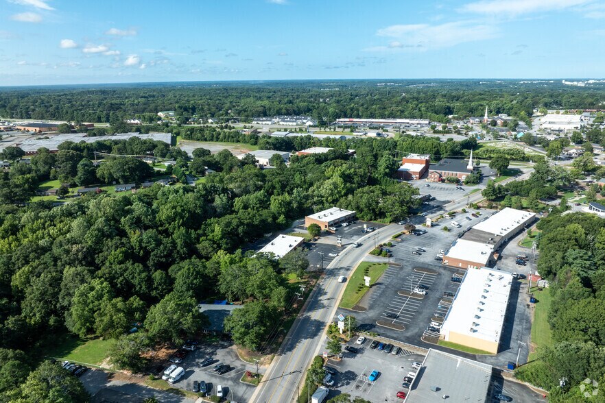 More Photos Of 110 E Butler Rd, Mauldin Unknown For Lease