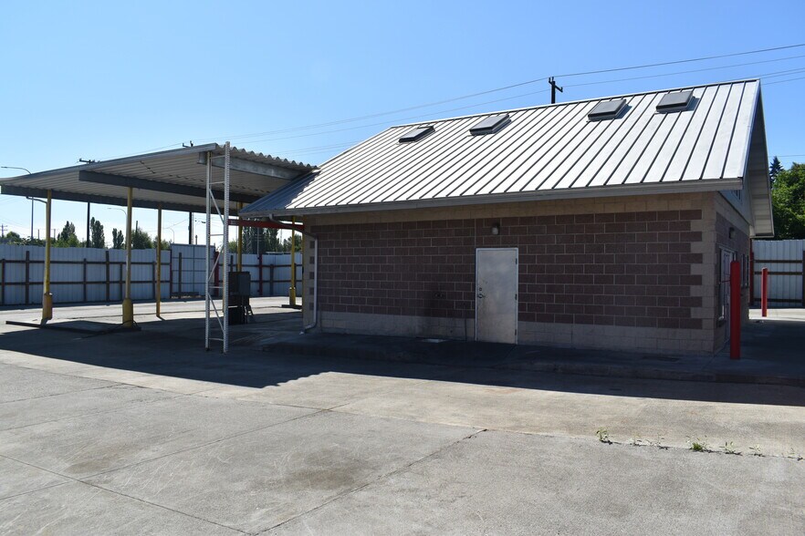 More Photos Of 9510 14th Ave S, Seattle Auto Salvage Facility For Sale