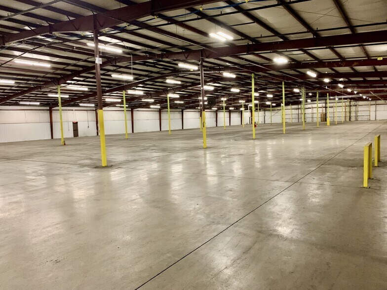 More Photos Of 5725 Howard Bush Dr, Neosho Distribution For Lease