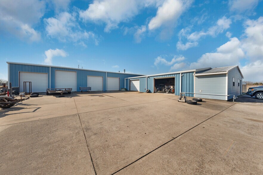 Primary Photo Of 3224 Goodnight Blvd, Wills Point Flex For Sale