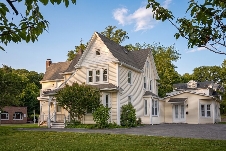 More Photos Of 49 Landing Ave, Smithtown Office Residential For Lease