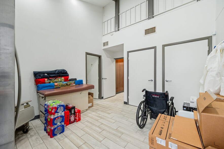 More Photos Of 3339 Fairview St, Pasadena Medical For Lease