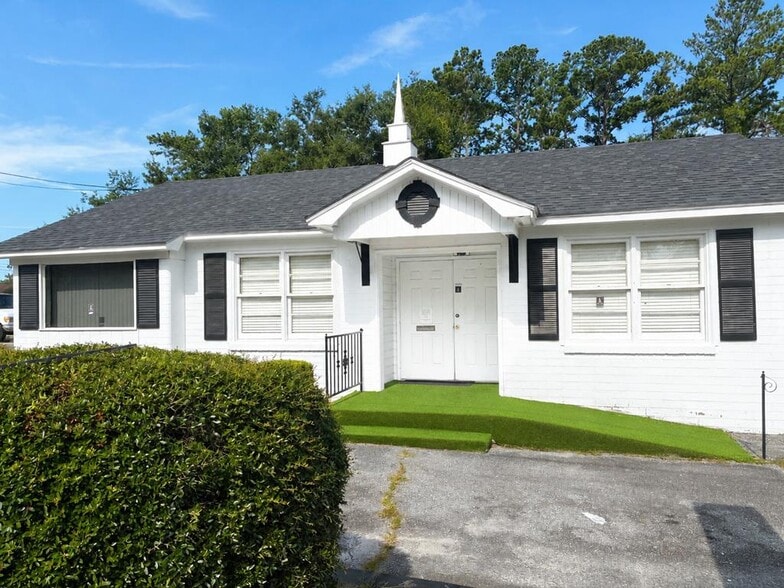 Primary Photo Of 1244 N Lee St, Valdosta Religious Facility For Sale