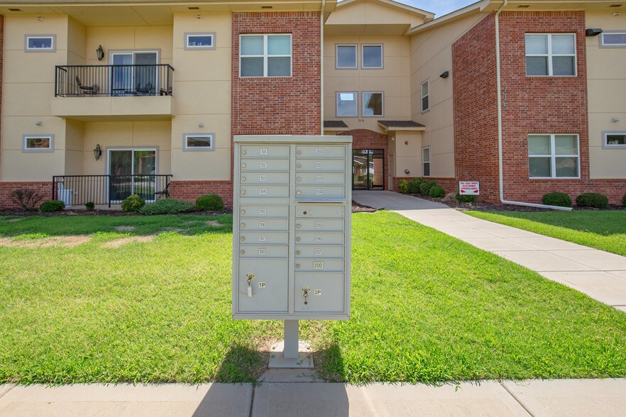 More Photos Of 715 Monnett Ave, Norman Apartments For Sale