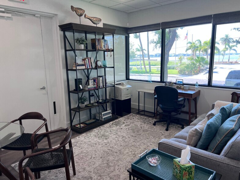 More Photos Of 515 W Bay St, Tampa Coworking Space