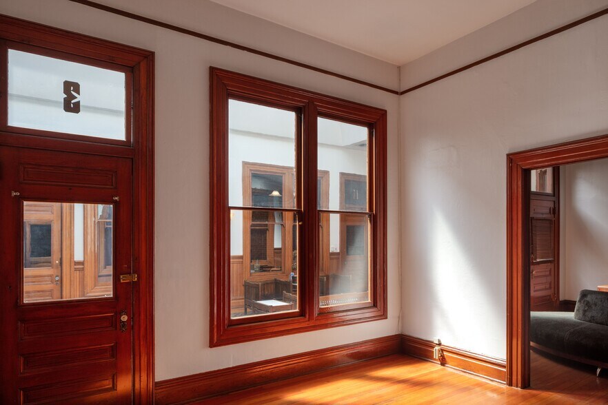 More Photos Of 826-836 5th Ave, San Diego General Retail For Lease