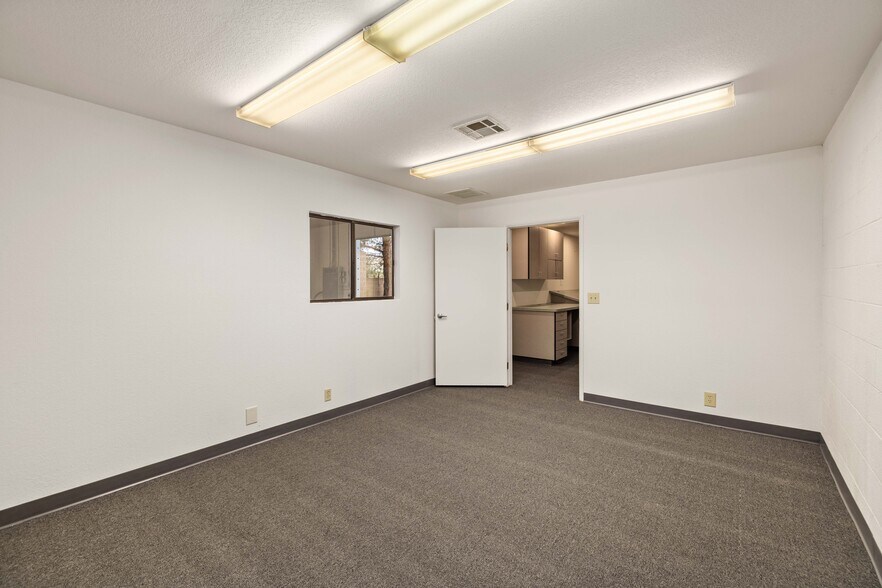 More Photos Of 38559 E 6th St, Palmdale Warehouse For Sale