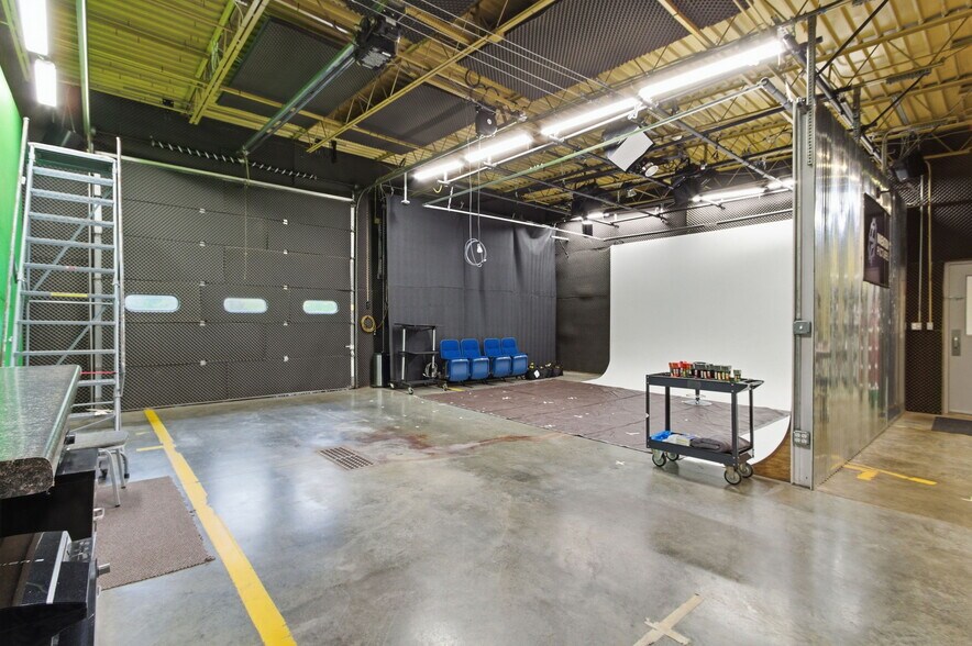 More Photos Of 7731 Traders Ln, Indianapolis Office For Sale