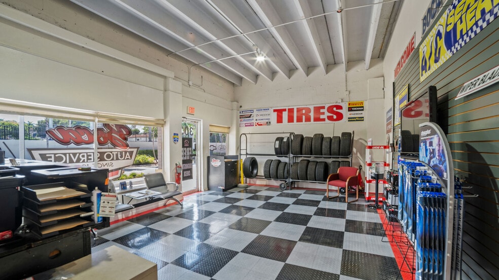 More Photos Of 303 NW 1st Ave, Boca Raton Warehouse For Sale