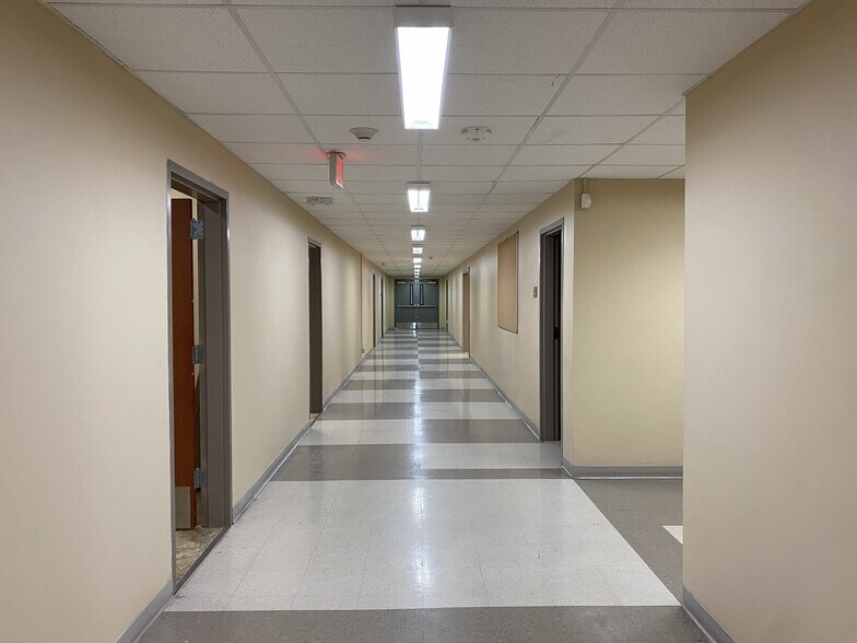 More Photos Of 4300 W Bellfort St, Houston Religious Facility For Lease