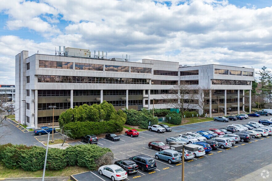 More Photos Of 365 W Passaic St, Rochelle Park Office For Lease