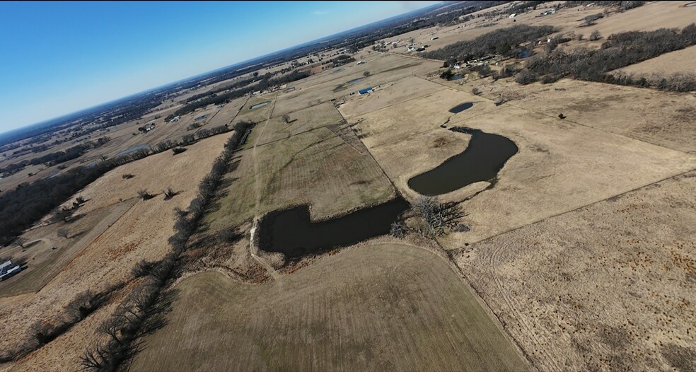 More Photos Of 2184 VZ County Road 2120, Canton Showroom For Sale