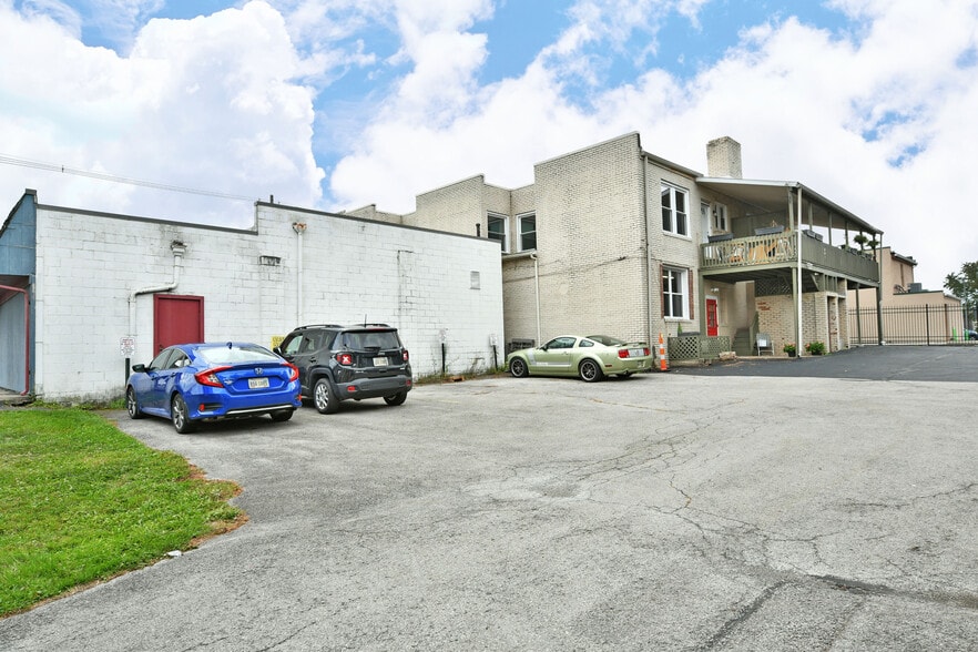 More Photos Of 12-14 N Main St, Hubbard Storefront Retail Residential For Sale