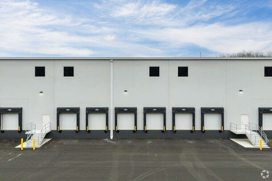 More Photos Of 1045 Richmond Hwy, Fredericksburg Warehouse For Lease