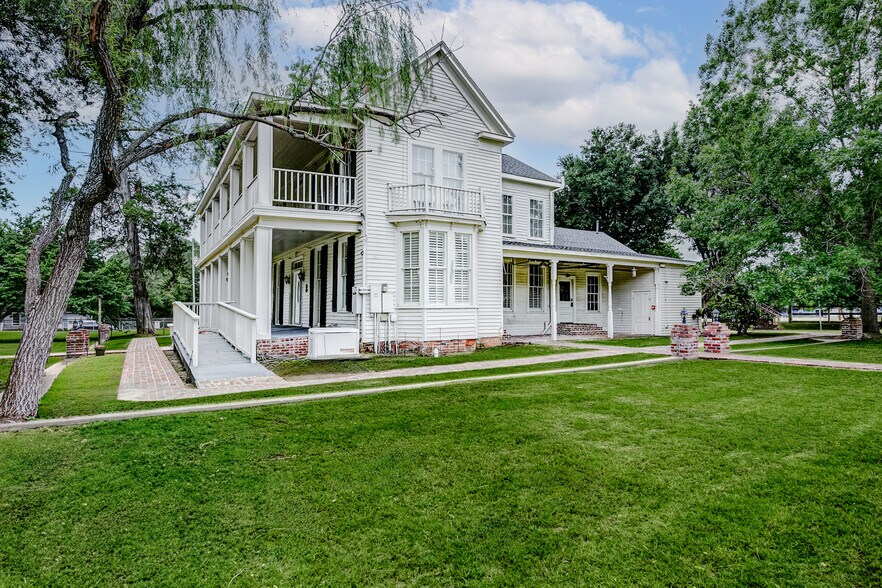 More Photos Of 902 Richmond Pky, Richmond Office Residential For Sale