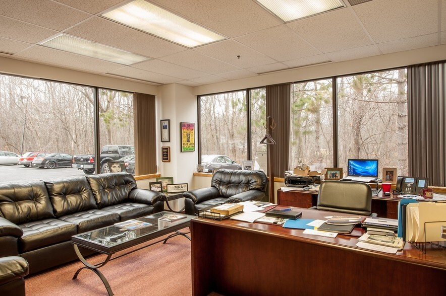 More Photos Of 333 Turnpike Rd, Southborough Office For Lease