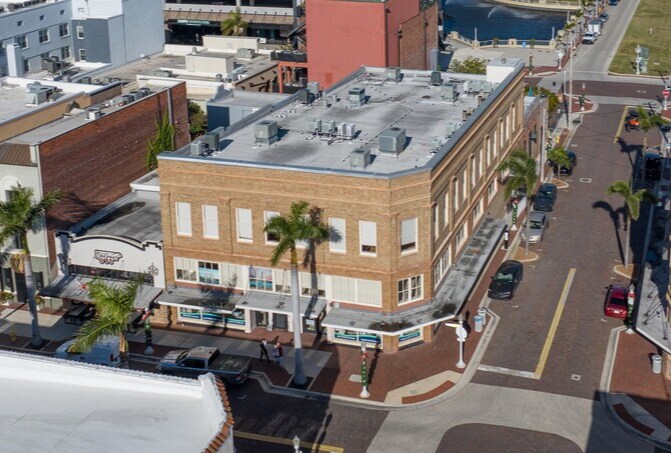 More Photos Of 2235 1st St, Fort Myers Office For Lease