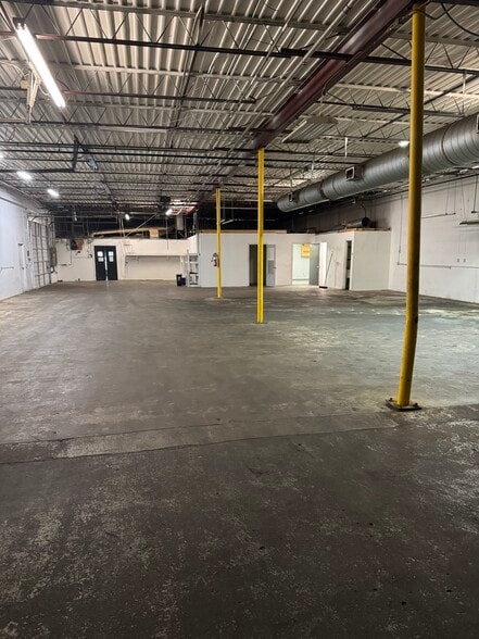 More Photos Of 1112 E Memphis St, Broken Arrow Service For Lease