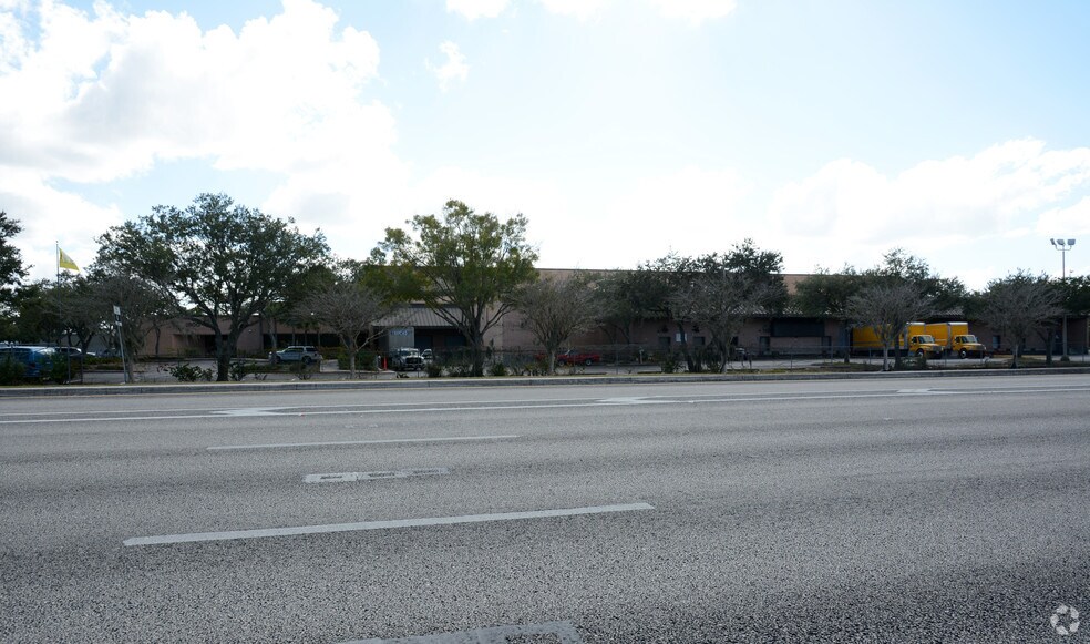 More Photos Of 1800 University Pky, Sarasota Warehouse For Sale