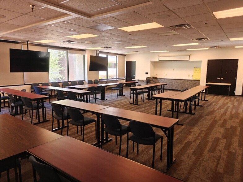 More Photos Of 2100 N Central Ave, Phoenix Office For Lease