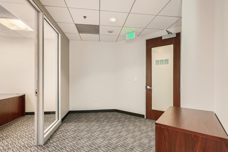 More Photos Of 1800 Glenarm Pl, Denver Office For Sale