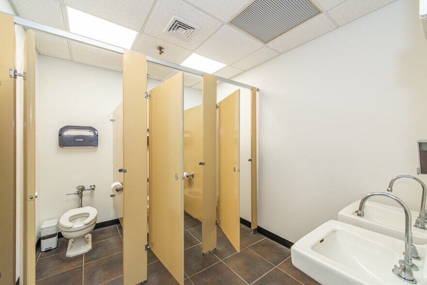 More Photos Of 83 Spring St, Newton Office For Sale