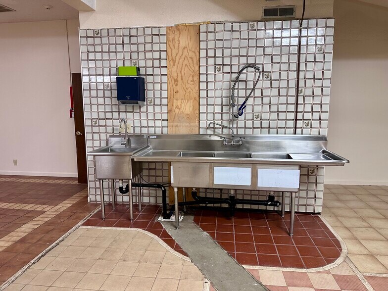 More Photos Of 720 NE Granger Ave, Corvallis Manufacturing For Sale