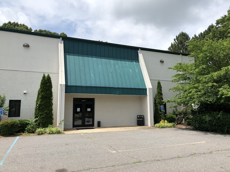 More Photos Of 433 E Commonwealth Blvd, Martinsville Medical For Lease