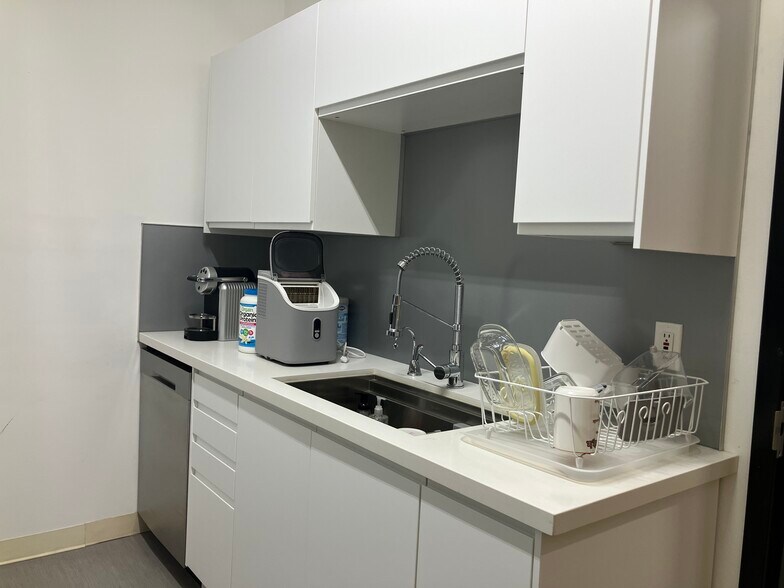 More Photos Of 1500 Park Ave, Emeryville Loft Creative Space For Lease