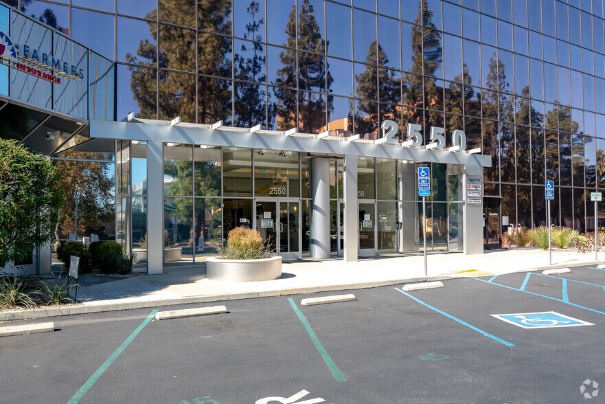 More Photos Of 2550 N Hollywood Way, Burbank Office For Lease
