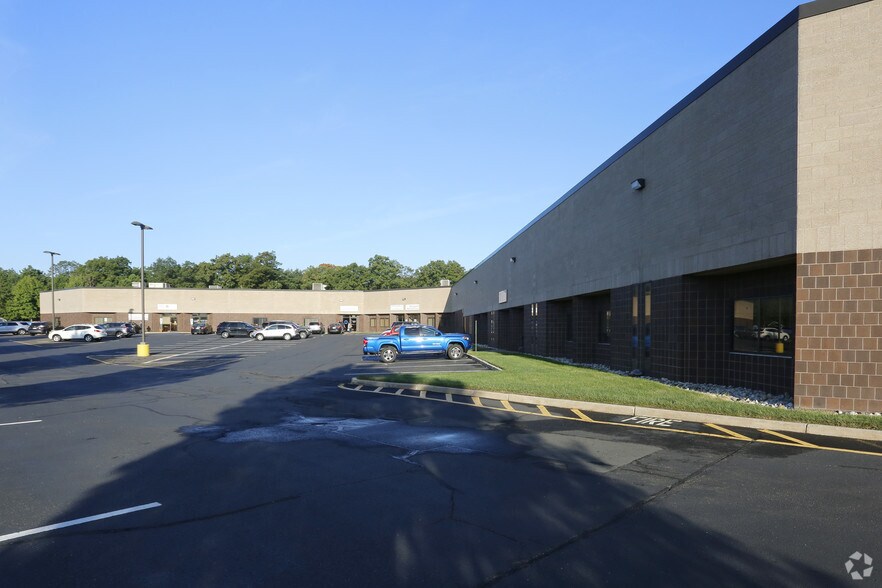 More Photos Of 165-181 Fieldcrest Ave, Edison Warehouse For Lease