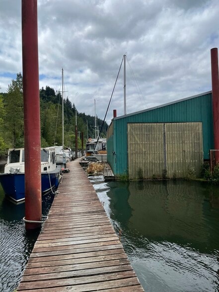 More Photos Of 10474 Highway 30, Clatskanie Marina For Sale