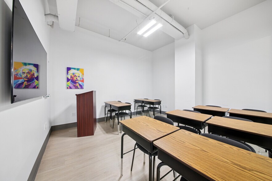 More Photos Of 74-09 37th Ave, Jackson Heights Loft Creative Space For Lease