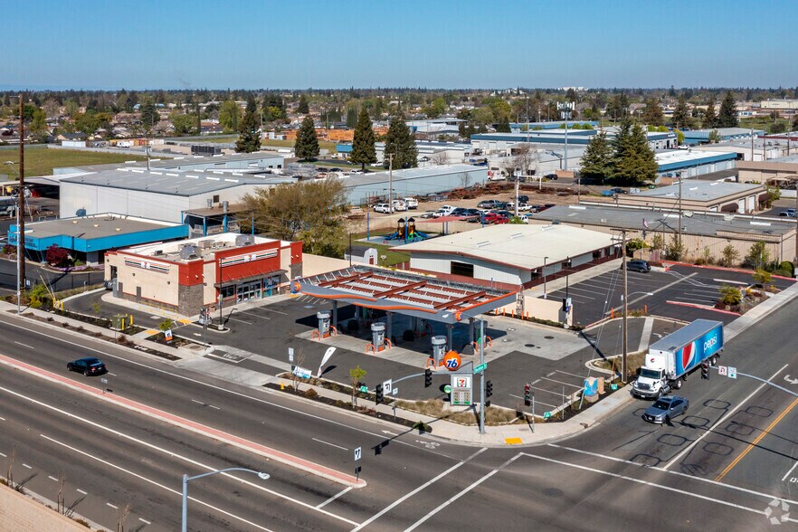 More Photos Of 141 E Harney Ln, Lodi Service Station For Sale