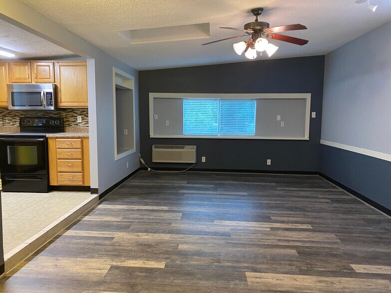 More Photos Of 7648 Broadview Dr, Houston Apartments For Sale