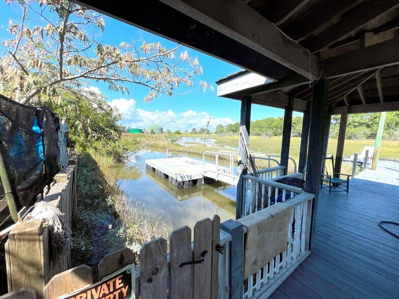 More Photos Of 2111 Sea Island Pky, Saint Helena Island General Retail For Sale