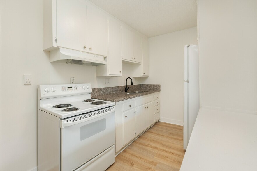 More Photos Of 1626 Pine Ave, Long Beach Apartments For Sale