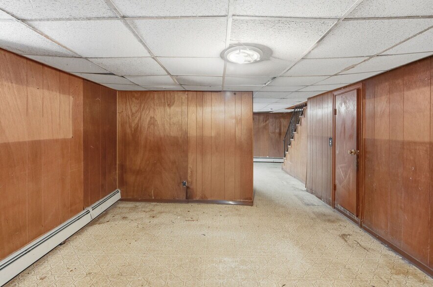 More Photos Of 400 Thames St, Bristol Multifamily For Sale
