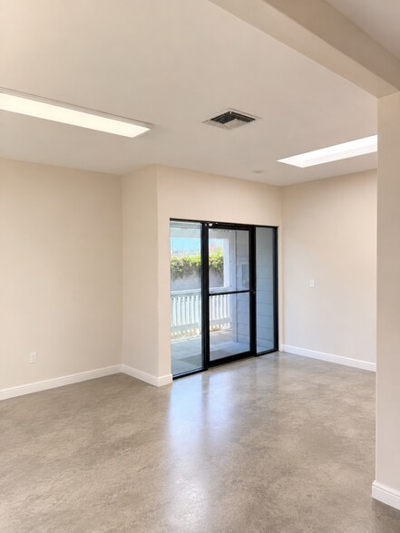 More Photos Of 607 N Vulcan Ave, Encinitas Storefront For Lease