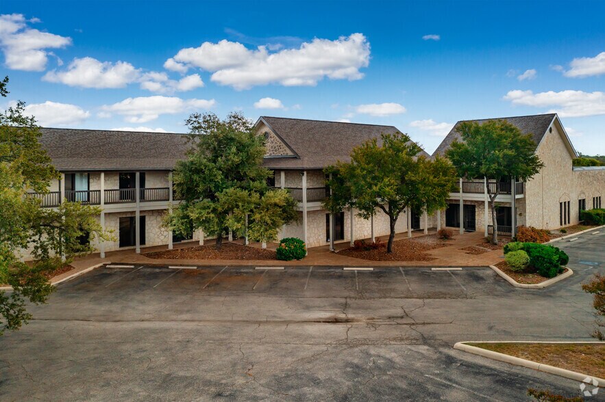 More Photos Of 4754 Shavano Oak, San Antonio Light Distribution For Lease