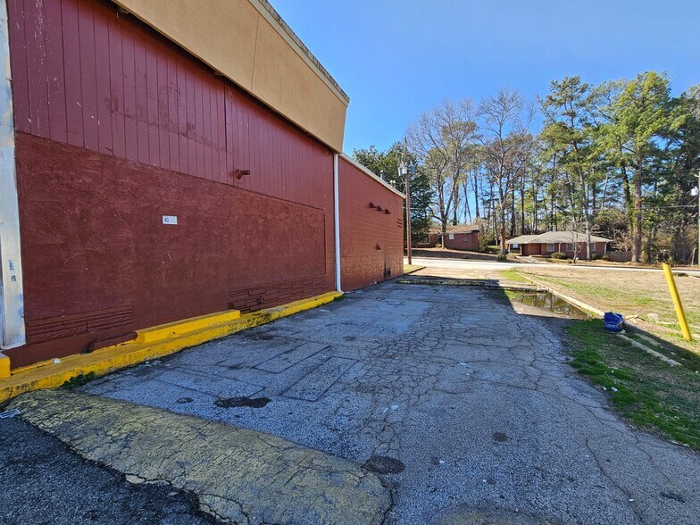 More Photos Of 2517 Gresham Rd SE, Atlanta Freestanding For Sale