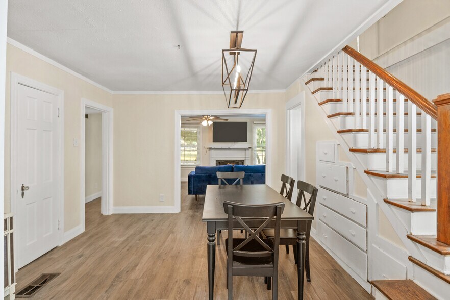 More Photos Of 2701 Benbrook Blvd, Fort Worth Flex For Sale